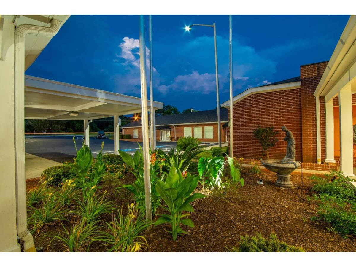 Winton Inn & Suites Barnwell Luaran gambar