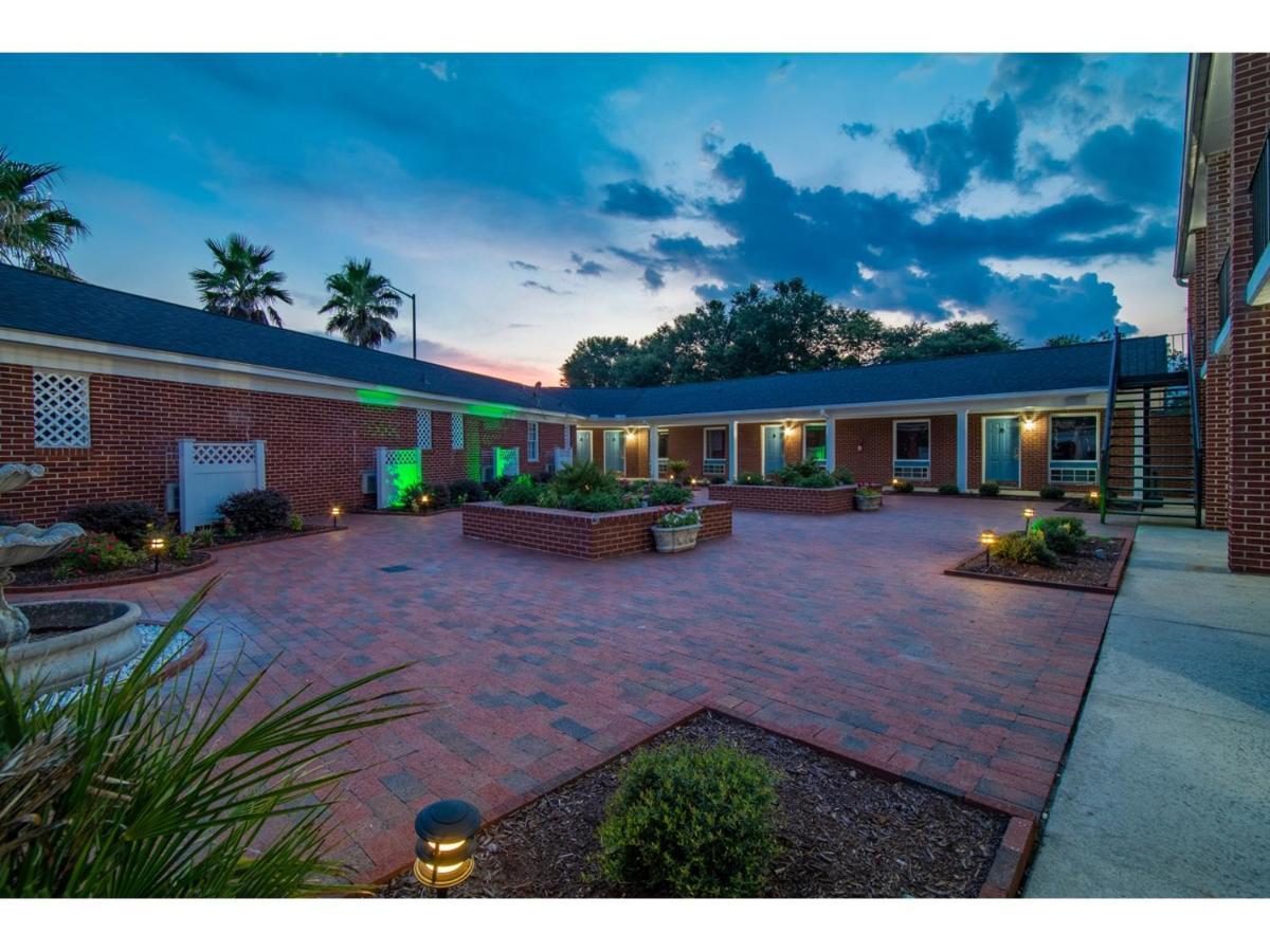 Winton Inn & Suites Barnwell Luaran gambar